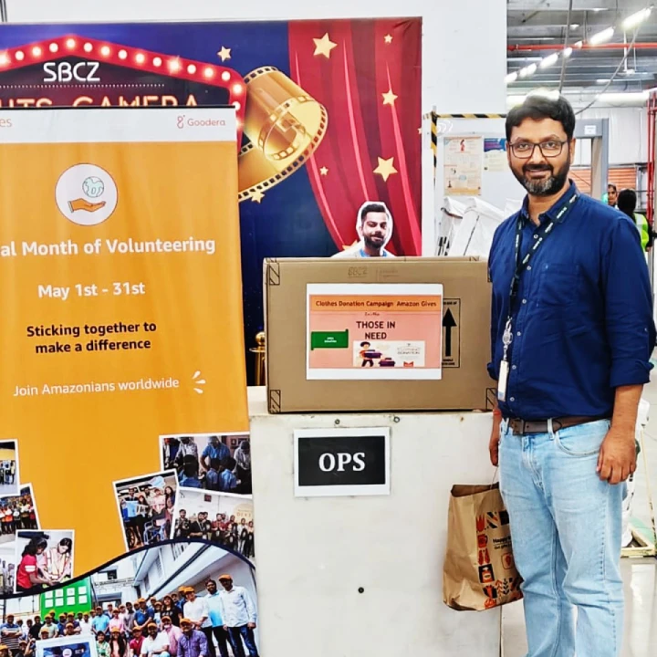 Shiva Mohan Saran, Regional Manager at South Line Haul, Amazon, dropping off his donations.